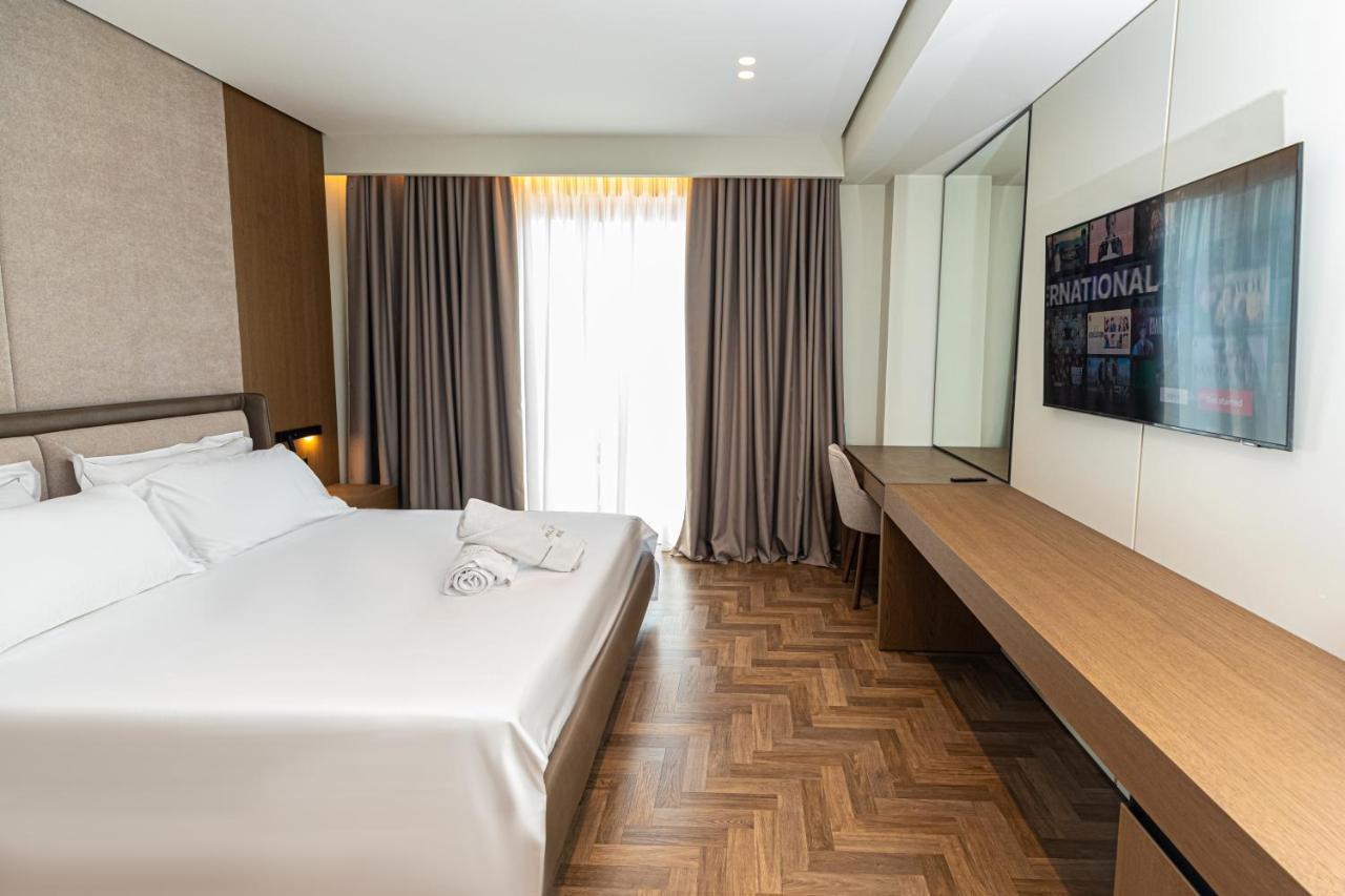Mazarine Hotel, Vlore, Albania Radhimë Dış mekan fotoğraf